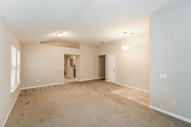 Foto del edificio - 13447 Teddington Ln