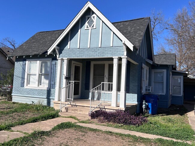 Building Photo - 215-Jennings ave
