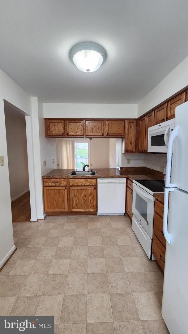 Building Photo - Arlington Townhouse With Attached Garage!