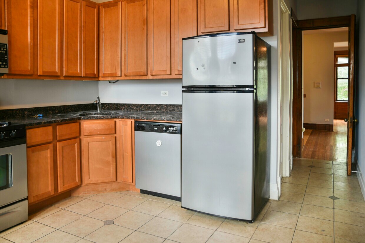 Primary Photo - 1358 W Barry Ave