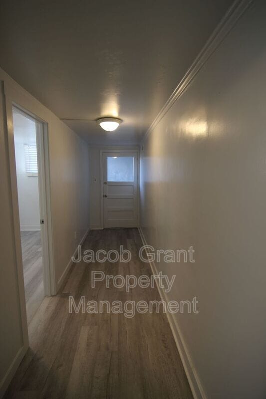 Building Photo - 1108 E Lewis St