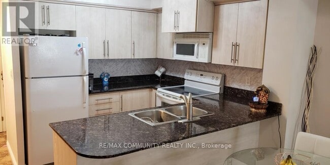 Building Photo - 8 Rosebank Dr