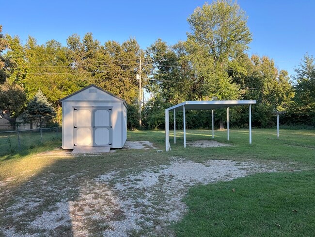 Foto del edificio - 1936 N Kansas Ave