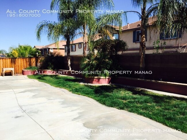 Foto del edificio - 40298 Hannah Way