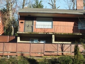 Building Photo - 850 NE 67th Ave
