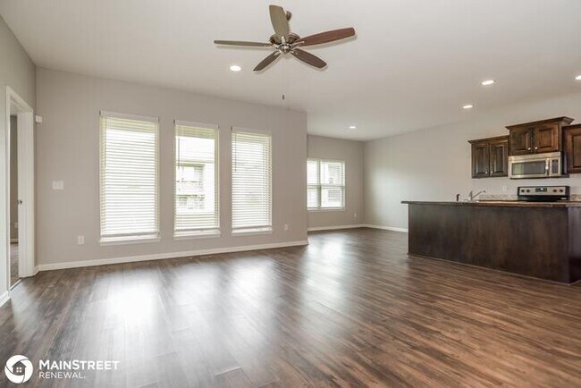 Building Photo - 202 NE Kim Ct, Grain Valley, MO 64029