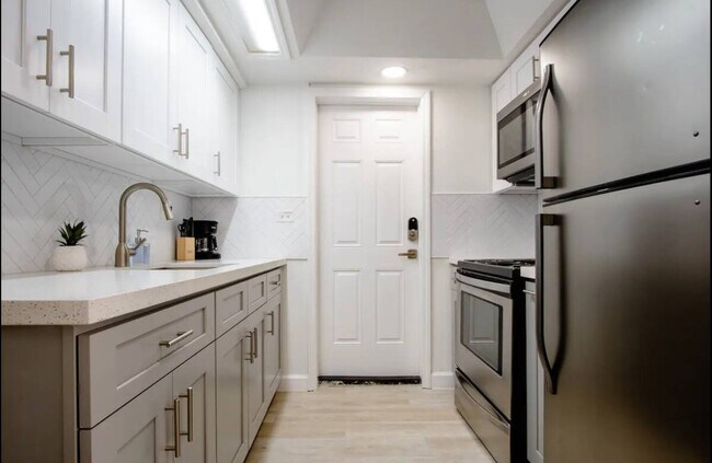 Foto del edificio - 2170 NW 18th Ter