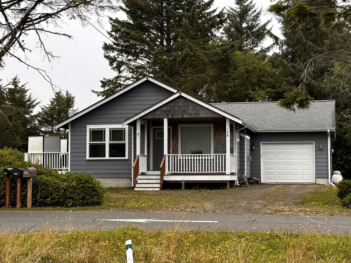 Primary Photo - 186 Polaris Ave SW