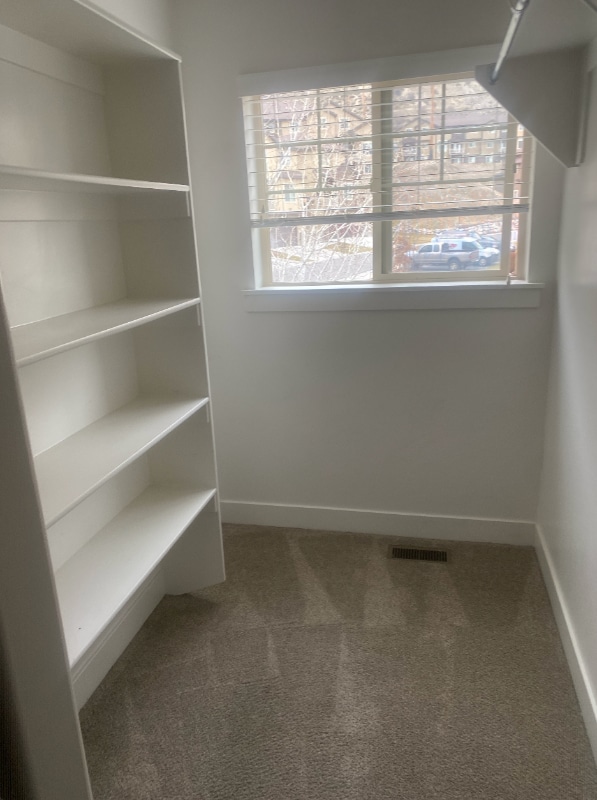 Building Photo - 822 S Aspen Wy