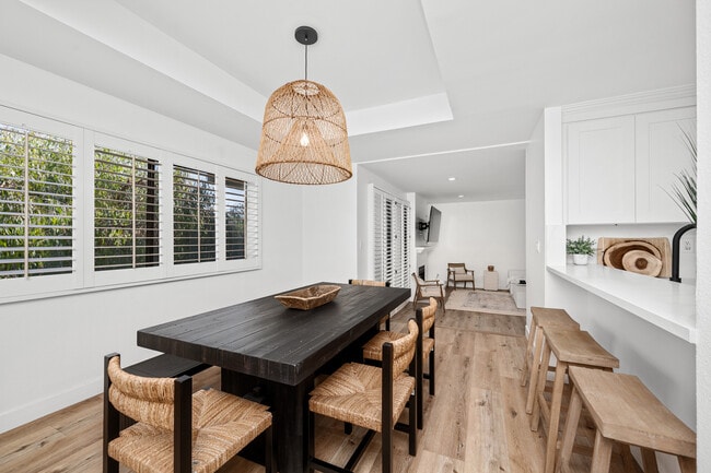 Foto del edificio - 5237 Newcastle Ave