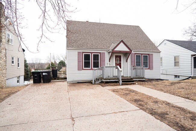Building Photo - 5155 Pierce St