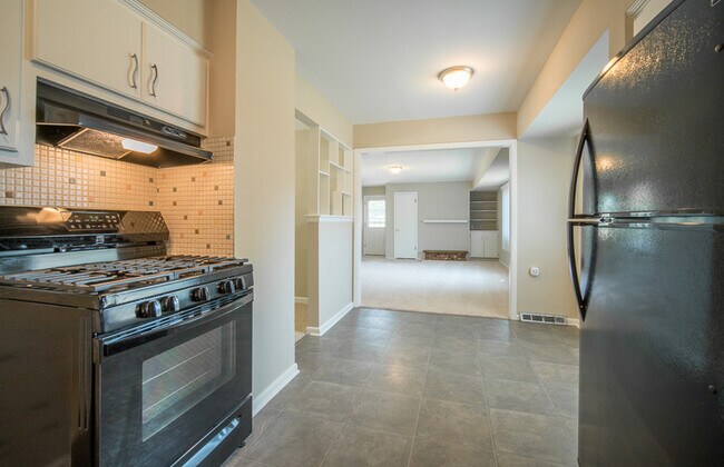 Foto del edificio - 8035 W Warnimont Ave