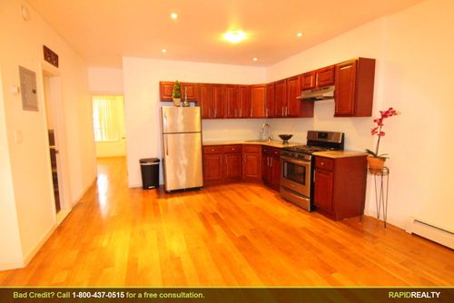 Foto principal - 309 Bainbridge St
