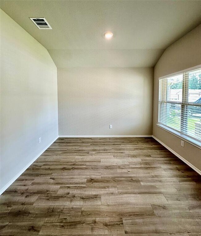 Foto del edificio - 335 Cumberland Forest Dr