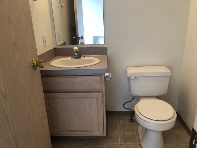 Building Photo - 249 NW Clay Ct