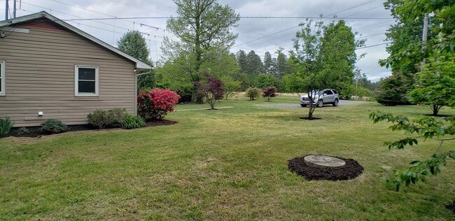 Building Photo - 7871 W River Rd