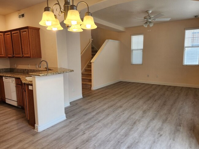 Building Photo - New Carpet & Paint 3 Bd 2.5 Ba Townhome In...