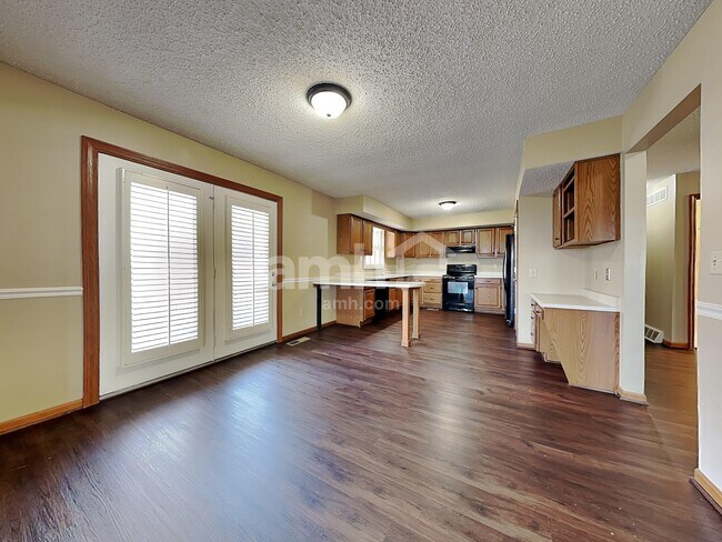 Foto del edificio - 110 Justin Pl