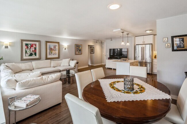 Building Photo - 400 E Randolph St