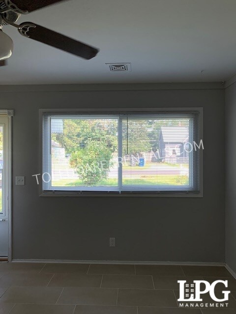 Foto del edificio - 2037 Newport Ave