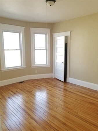 Foto del edificio - 956 N Main St