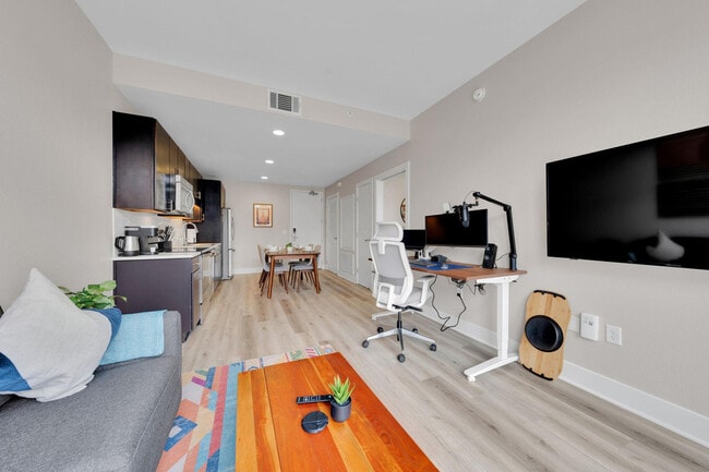 Building Photo - 185 Channel St