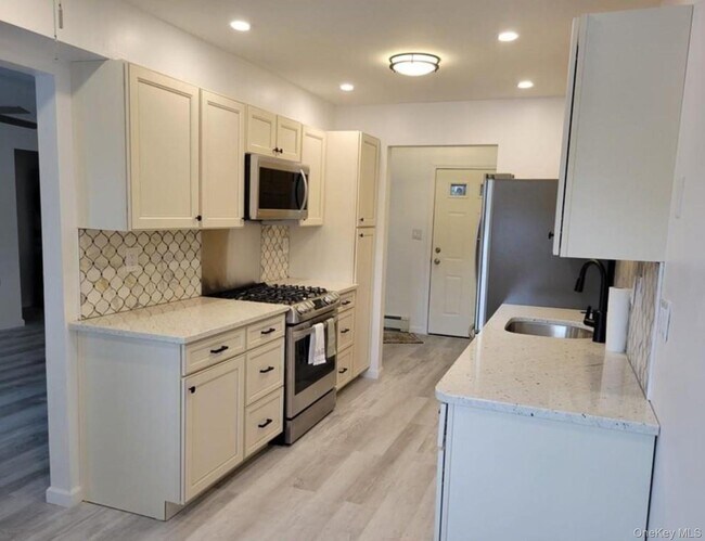 Foto del edificio - 100 Hillside Dr