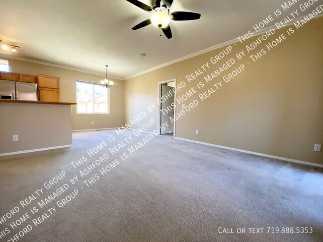 Foto del edificio - 1450 Courtyard Heights