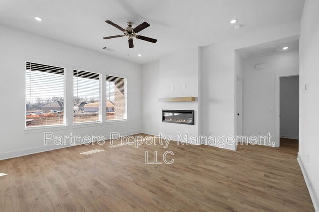 Building Photo - 411 W Taverner Xing