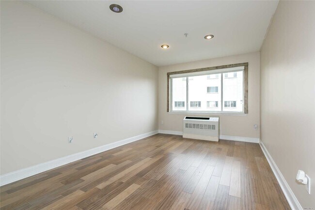 Foto del edificio - 130 Post Ave