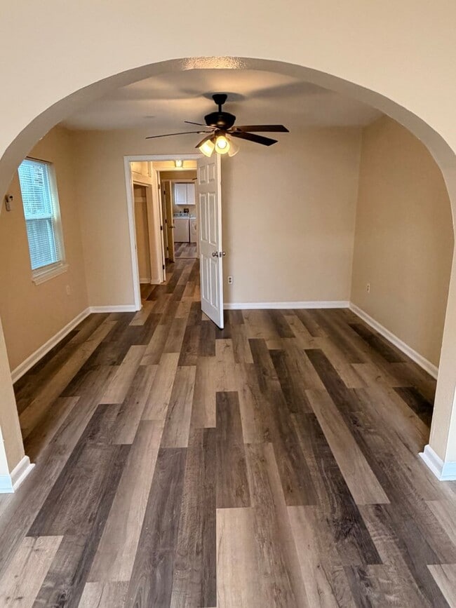 Building Photo - Newly Renovated 1BD/1BA with Washer/Dryer and shared backyard