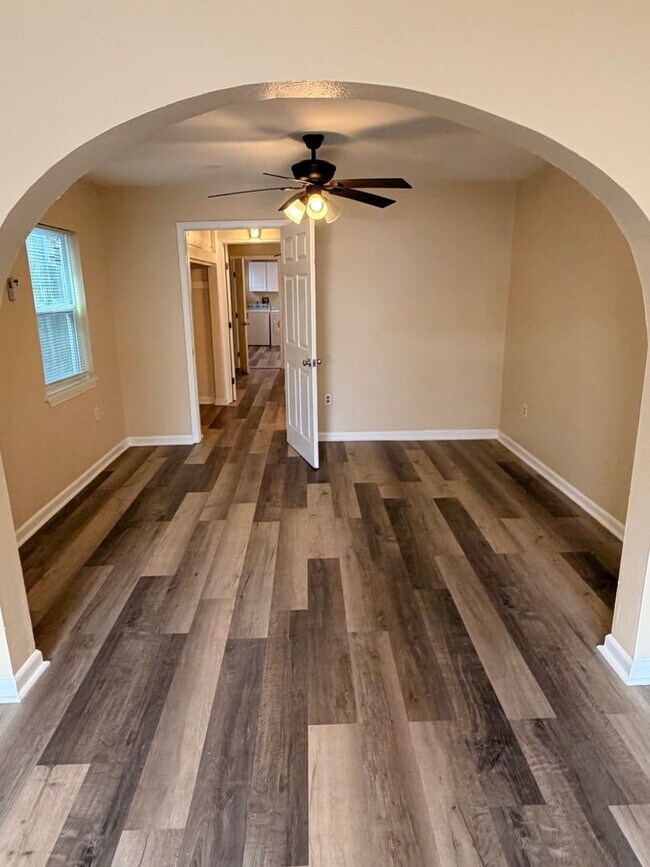 Foto del edificio - Newly Renovated 1BD/1BA with Washer/Dryer and shared backyard