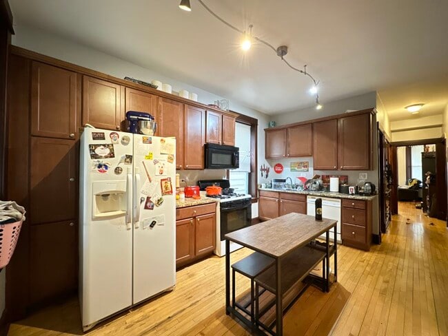 Building Photo - 3315 N Albany Ave