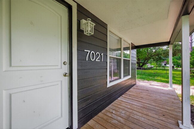 Foto del edificio - 7021 Oleander Ln