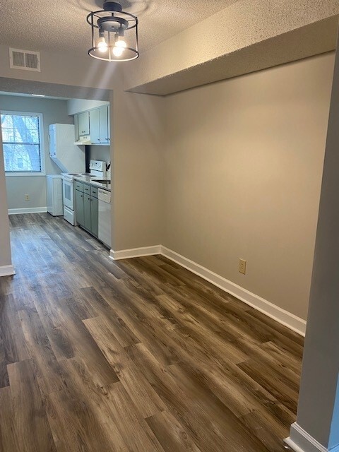 Foto principal - 210 Appleby Dr