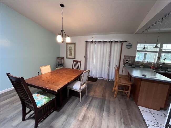 Foto del edificio - 801 N Country Club Dr