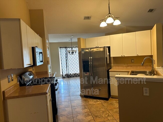 Building Photo - 2302 Sandspring Dr SW