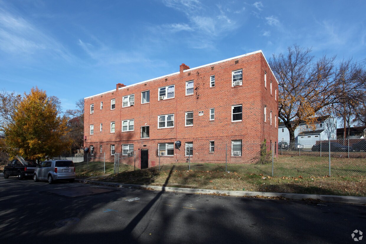 Primary Photo - 5920 Foote St NE