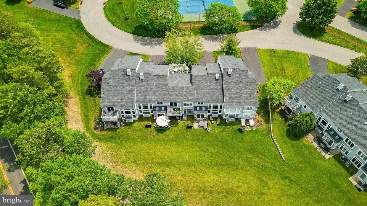 Primary Photo - 1203 Champlain Dr