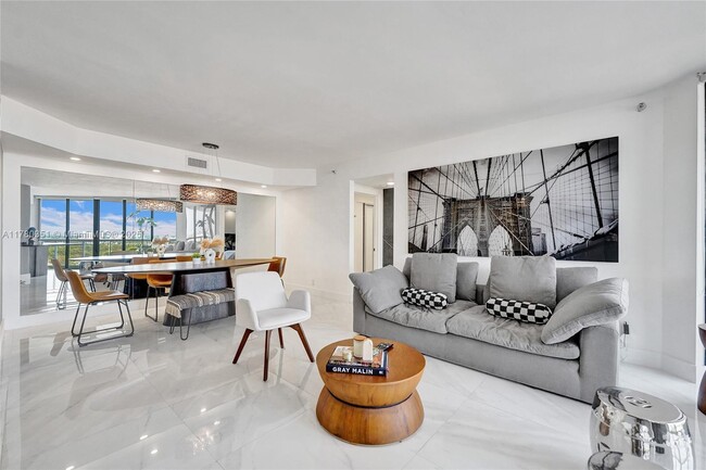 Foto del edificio - 3610 Yacht Club Dr