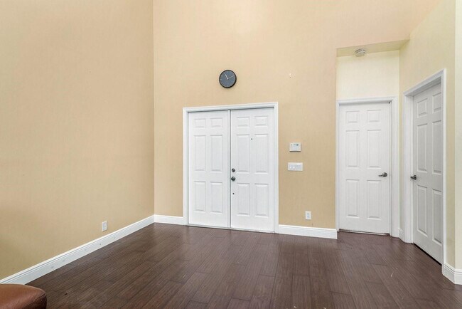 Building Photo - 1325 Camellia Cir