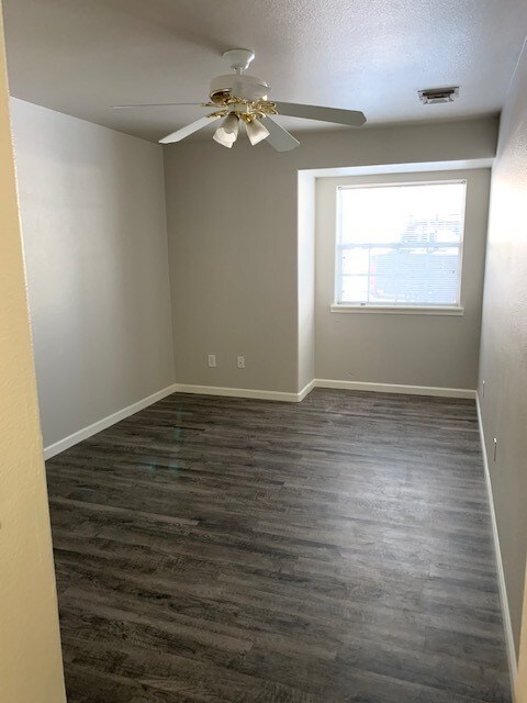 Building Photo - Remodel in the Beautiful white mountains