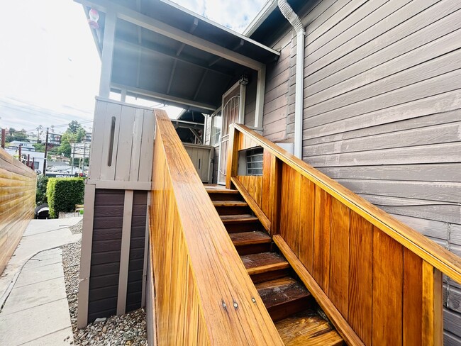 Building Photo - 1102 Westerly Terrace