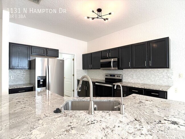 Foto del edificio - 1131 N Hampton Dr