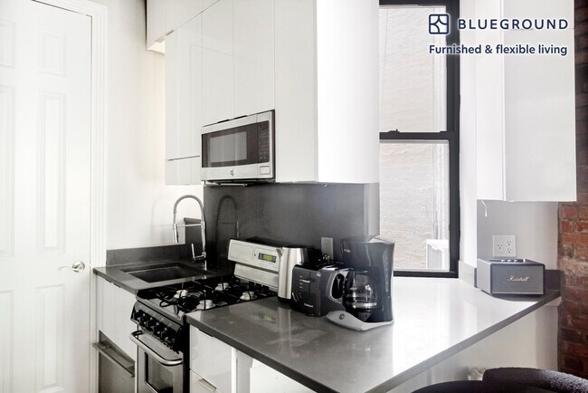 Building Photo - 246 Mott St