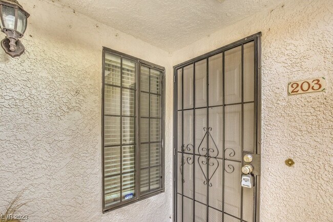 Building Photo - 2635 S Durango Dr