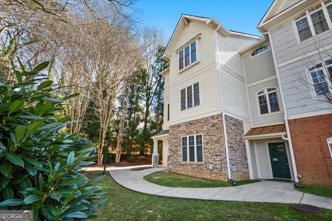 Building Photo - 110 Garrison Walk