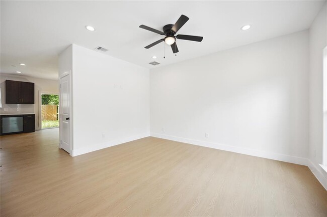 Foto del edificio - 4605 Newberry St