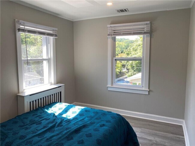 Building Photo - 382 Piermont Ave