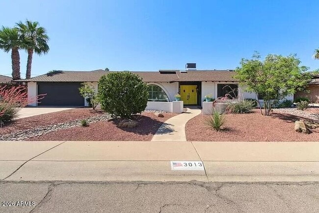 Building Photo - 3013 S Fairway Dr